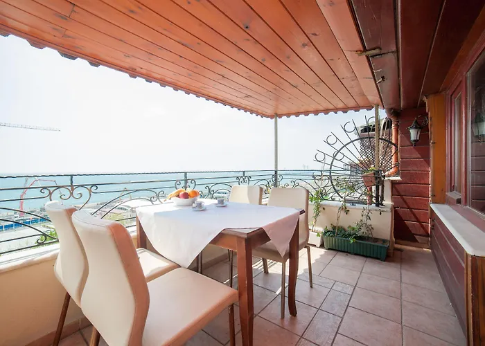 Cheers Lighthouse Isztambul