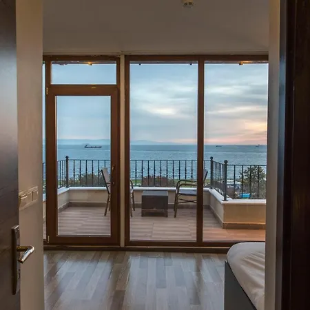 تشيرز ليت هاوس * اسطنبول