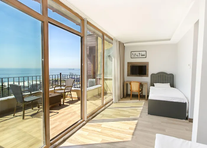 Cheers Lighthouse Hostel *