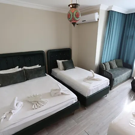 تشيرز ليت هاوس