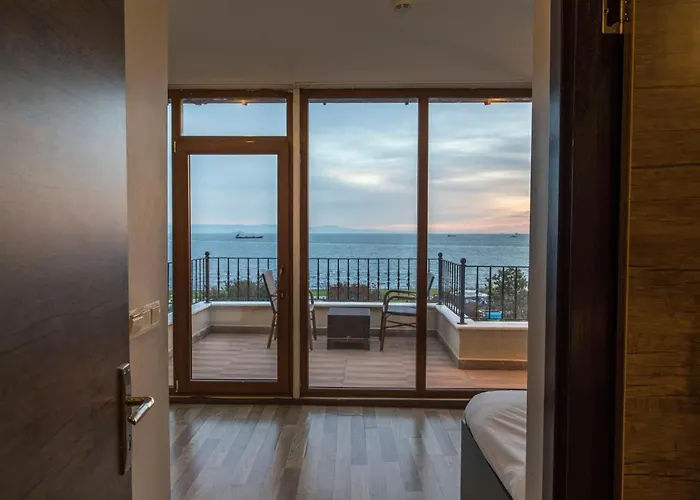 Cheers Lighthouse * Istanbul