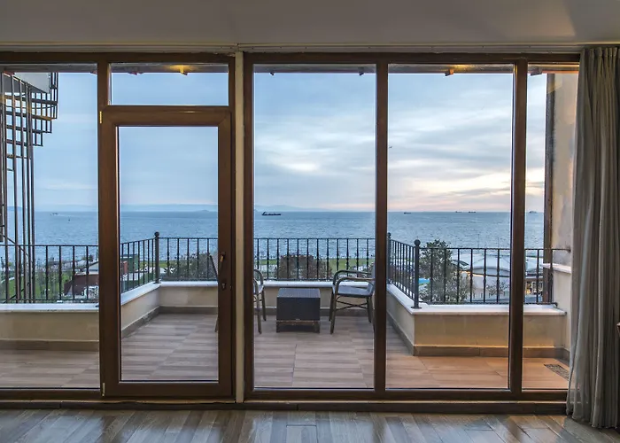 Cheers Lighthouse * Istambul